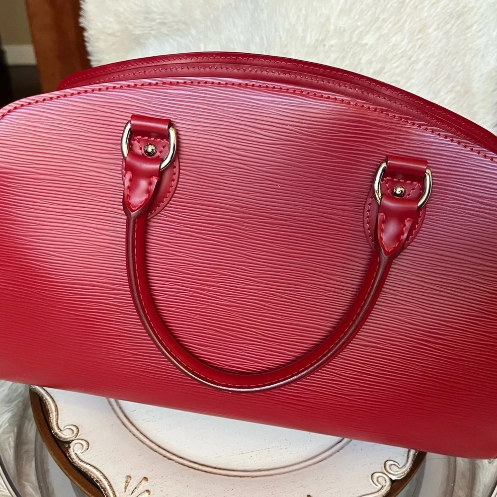 Louis Vuitton red epi leather pont neuf PM handbag preowned condition - Picture 6 of 17
